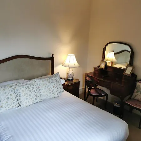 אתר נופש Waterford Castle & Golf 4*