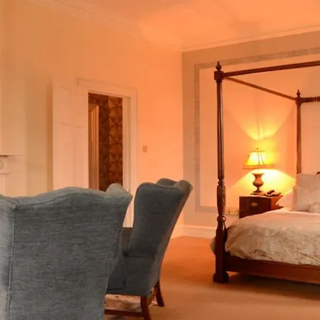 אתר נופש Waterford Castle & Golf Ballinakill (Galway)