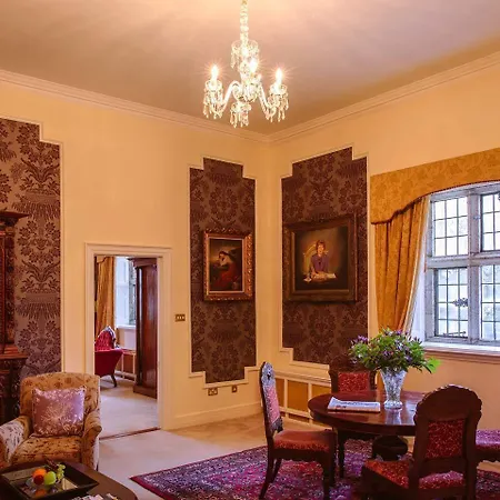 אתר נופש Waterford Castle & Golf 4*