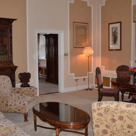 אתר נופש Waterford Castle & Golf 4*